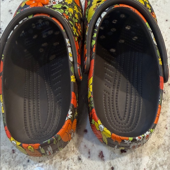 Crocs Retro Floral Clog- Limited Edition NWOT - Picture 5 of 6